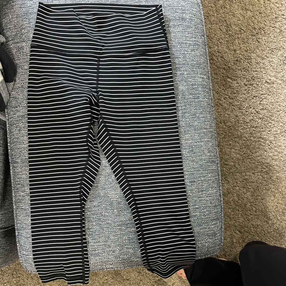 LuLulemon striped cropped leggings